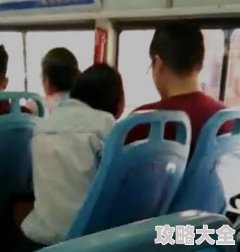 他的手挤进我胸罩里揉搓公交车上遭遇咸猪手希望曝光此人
