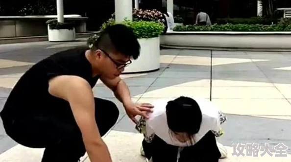 他的手挤进我胸罩里揉搓公交车上遭遇咸猪手希望曝光此人